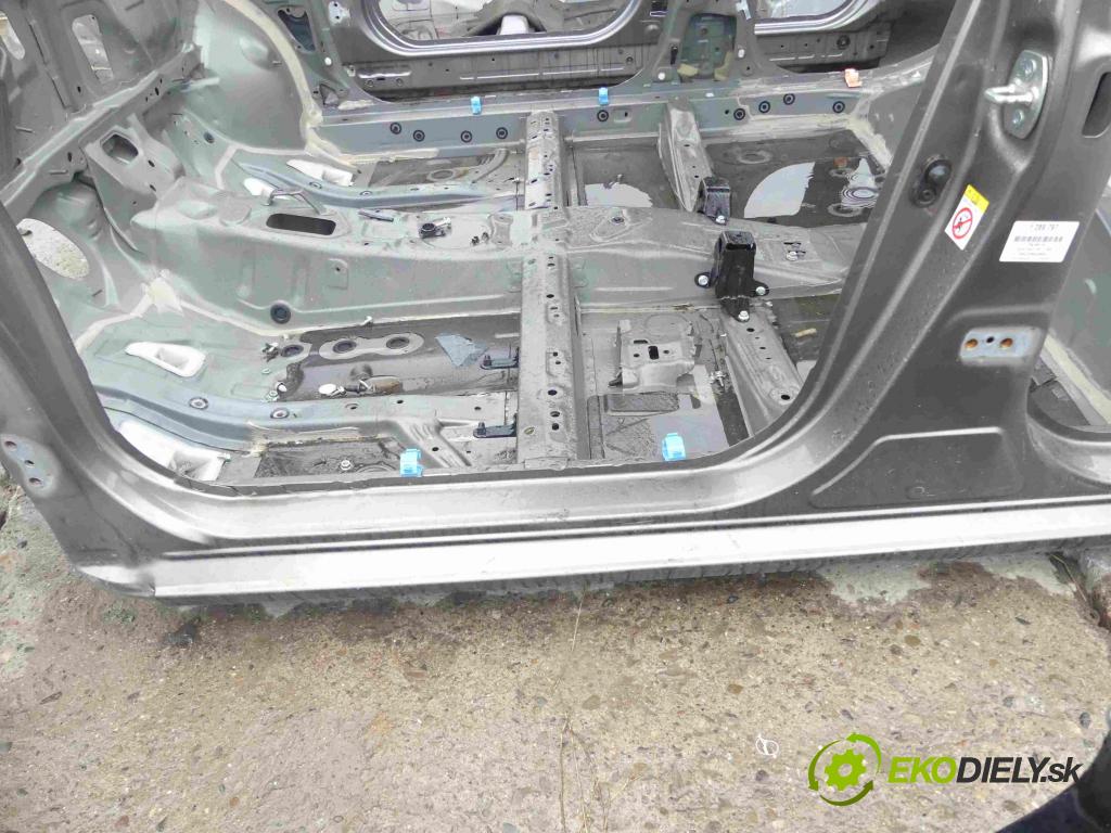 Toyota Yaris III 2011-2020 1.0 vvti 69KM manual 51 kW 998 cm3 5- práh levý (Ostatní)