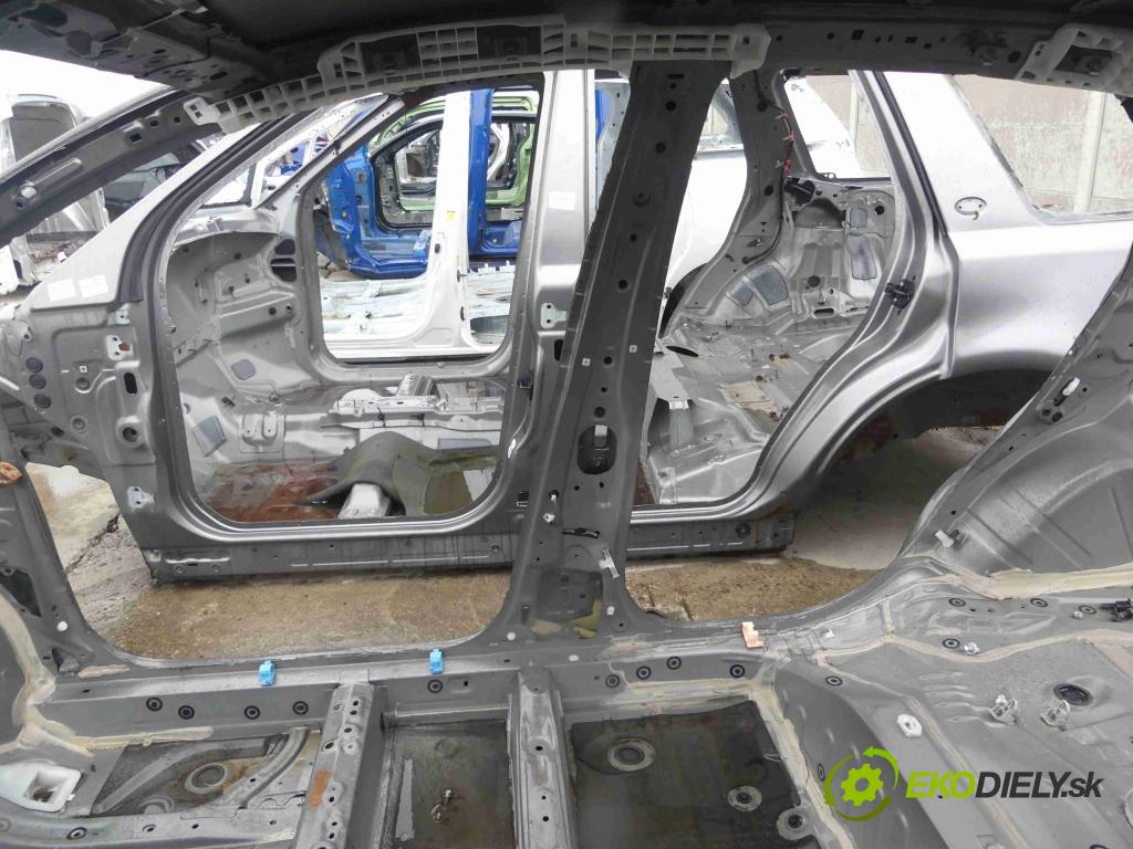 Toyota Yaris III 2011-2020 1.0 vvti 69KM manual 51 kW 998 cm3 5- Práh: pravý  (Ostatné)