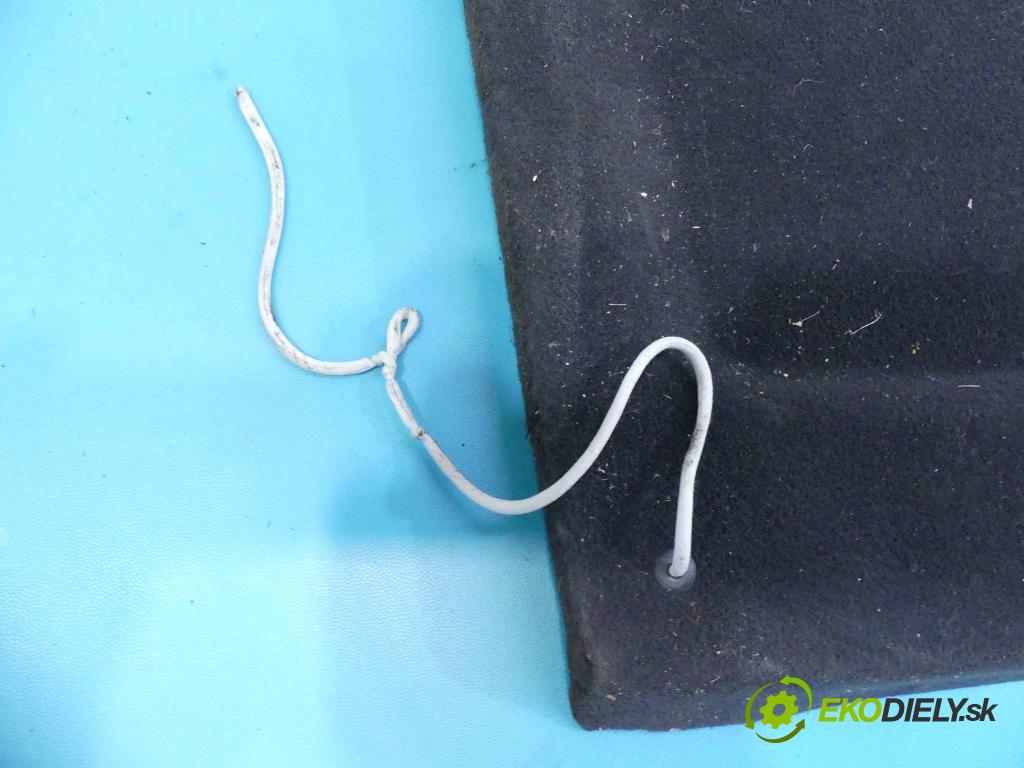 Vw Polo IV 9N 2001-2009 1.2 12v 64 HP manual 47 kW 1198 cm3 3- zadná  (Pláta zadné)