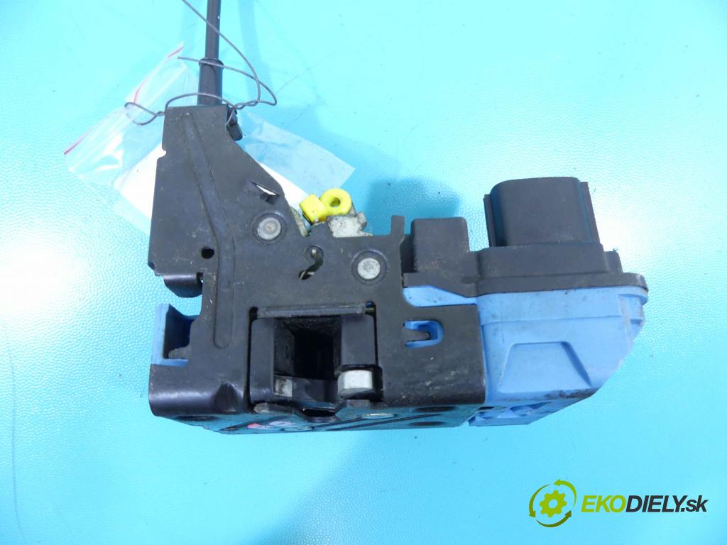 Volvo S60 I 2000-2010 2.4 20v 140 hp manual 103 kW 2435 cm3 4- zámek přední pravý 30663042