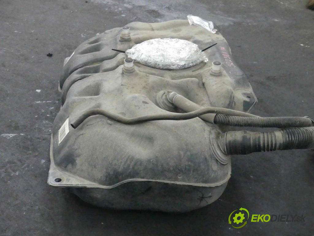 Toyota Yaris III 2011-2020 1.0 vvti 69KM manual 51 kW 998 cm3 5- Nádrž: paliva 77100-0D221 (Nádrže)