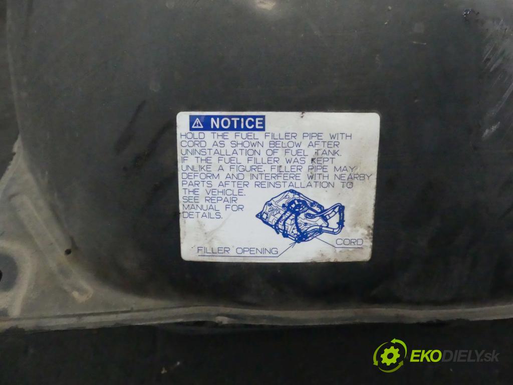 Toyota Yaris III 2011-2020 1.0 vvti 69KM manual 51 kW 998 cm3 5- Nádrž: paliva 77100-0D221 (Nádrže)