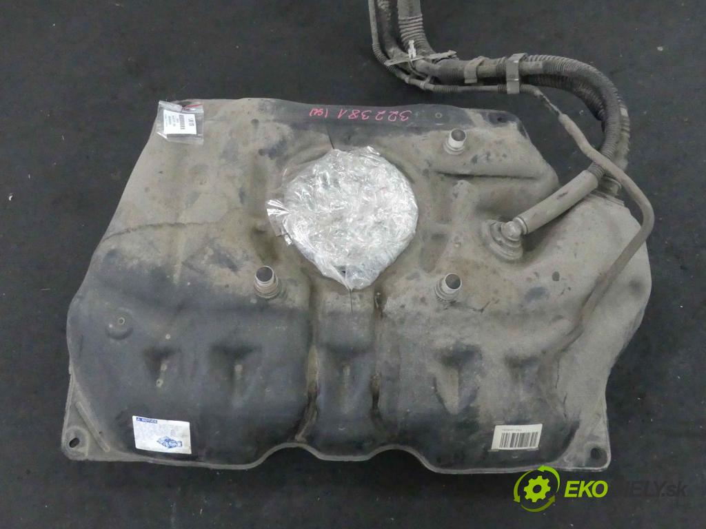 Toyota Yaris III 2011-2020 1.0 vvti 69KM manual 51 kW 998 cm3 5- Nádrž: paliva 77100-0D221 (Nádrže)