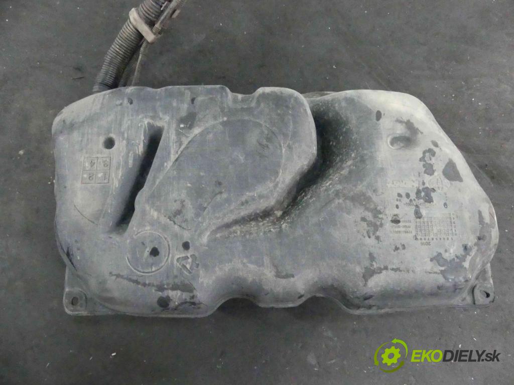 Toyota Yaris III 2011-2020 1.0 vvti 69KM manual 51 kW 998 cm3 5- Nádrž: paliva 77100-0D221 (Nádrže)