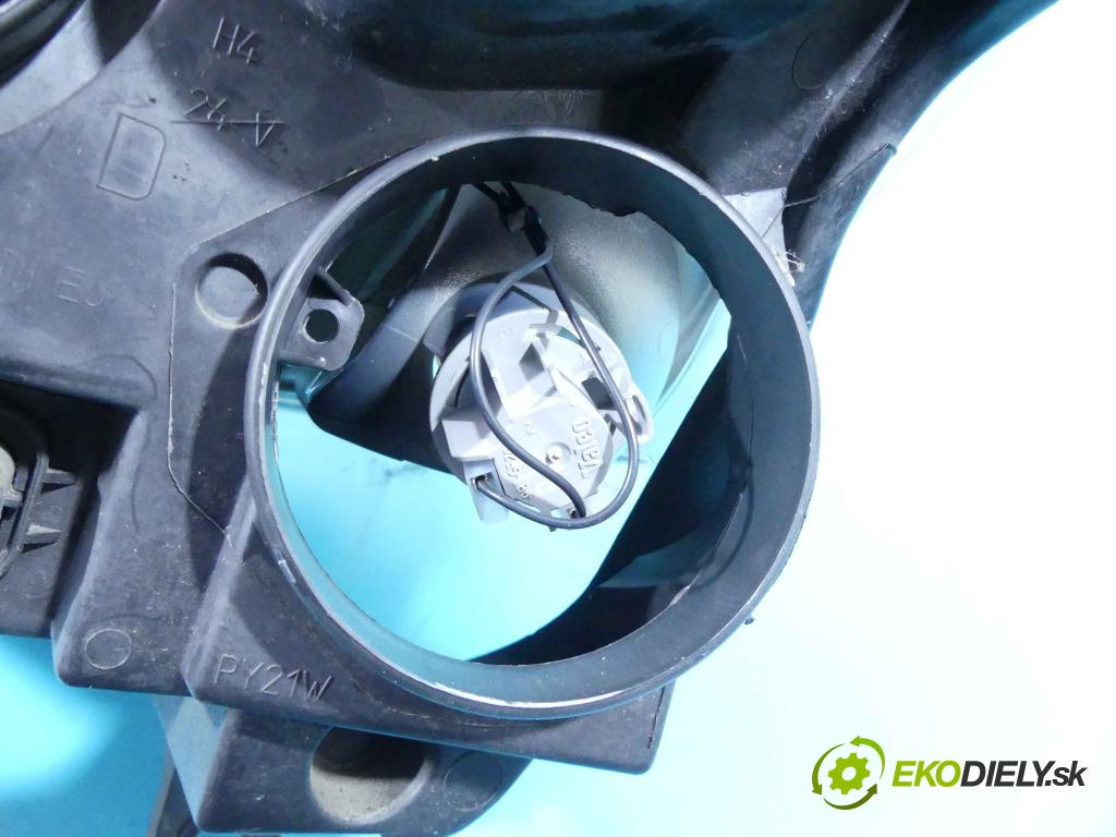 Peugeot Partner II 2008-2018 1.6 hdi 90 HP manual 66,2 kW 1560 cm3 5- Reflektor: pravý 89318005 (Pravé)