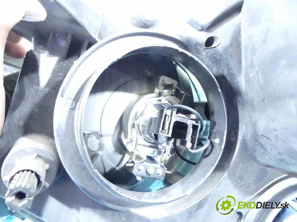 Peugeot Partner II 2008-2018 1.6 hdi 90 HP manual 66,2 kW 1560 cm3 5- Reflektor: pravý 89318005 (Pravé)