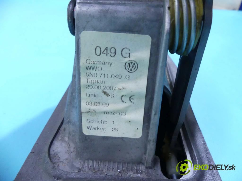 Vw Tiguan I 2007-2016 2.0 tdi 140 HP manual 103 kW 1968 cm3 5- Páka: Změny: stupeň,rýchlosť 5N0711049G (Rýchlostné páky / kulisy)