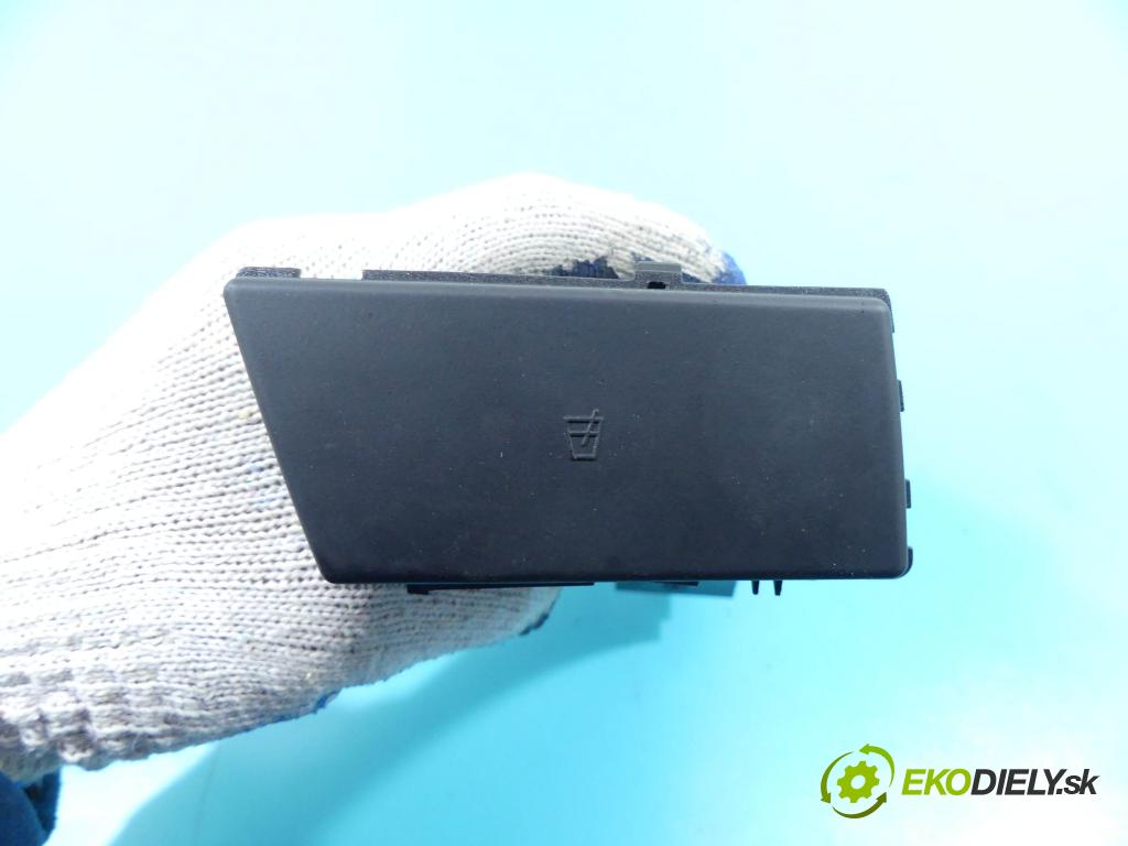 Bmw X3 E83 2003-2010 2.0d 177 HP manual 130 kW 1995 cm3 5- Rukojeť: na nápoje: 3416005 (Úchyty, držiaky na nápoje)