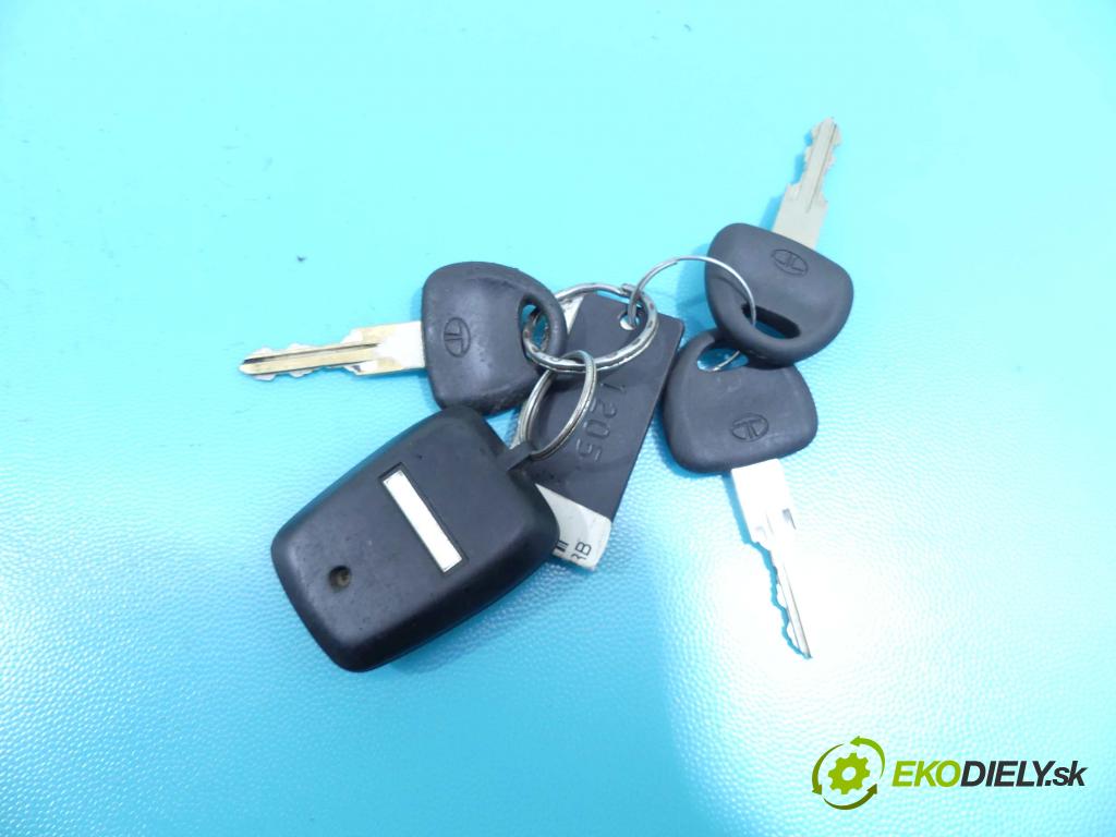 Tata Indica v2 1.4 85 HP manual 62,5 kW 1405 cm3 5- Spínačka  (Spínacie skrinky a kľúče)
