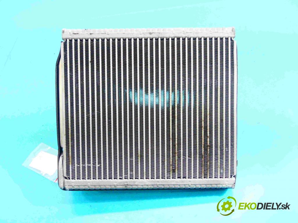 Hyundai Ix35 1.6 Gdi 135 hp manual 99 kW 1591 cm3 5- radiátor  (Radiátory topení)