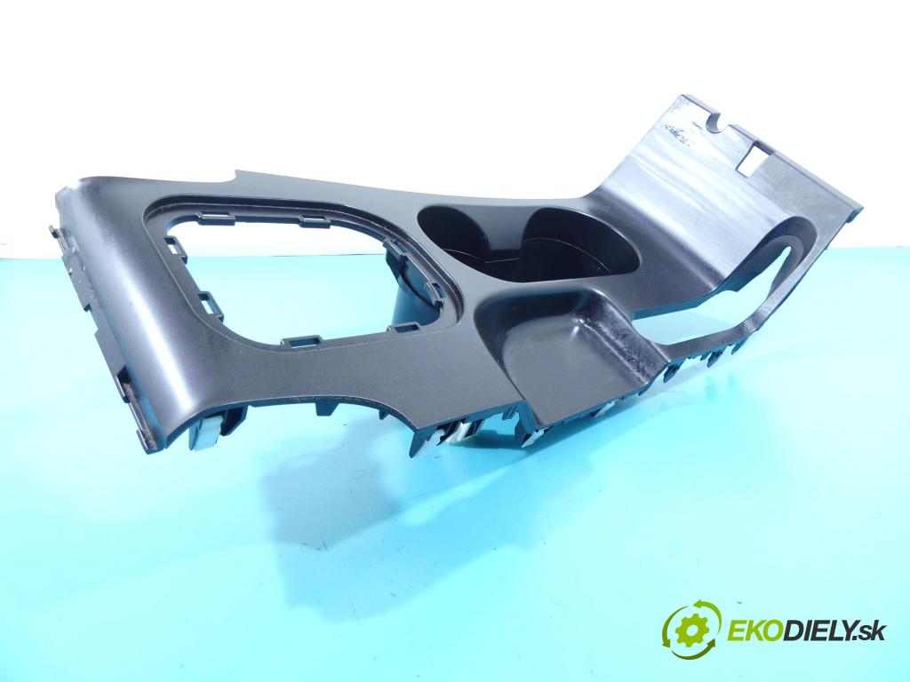 Hyundai Ix35 1.6 Gdi: 135 HP manual 99 kW 1591 cm3 5- Rukojeť: na nápoje: 84651-2YAA0 (Úchyty, držiaky na nápoje)