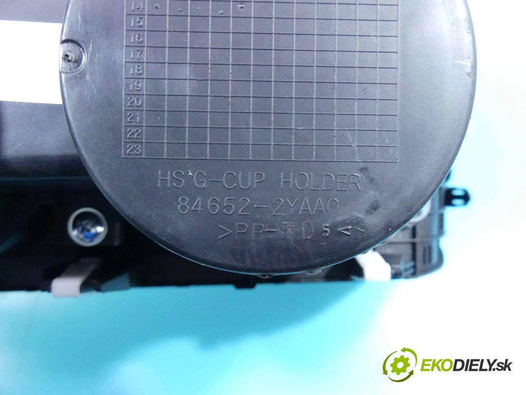 Hyundai Ix35 1.6 Gdi: 135 HP manual 99 kW 1591 cm3 5- Rukojeť: na nápoje: 84651-2YAA0 (Úchyty, držiaky na nápoje)