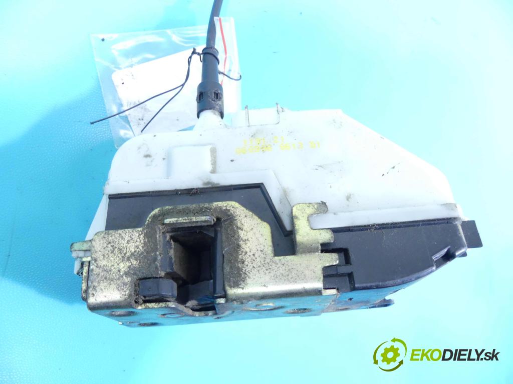 Renault Scenic II 2003-2009 1.9 dci 131 HP manual 96 kW 1870 cm3 5- zámok predné pravý