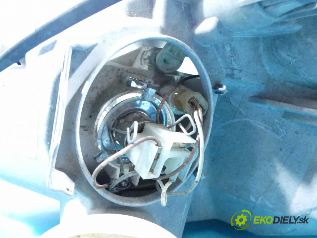 Mercedes A W168 1997-2004 1.7 cdi 95 HP manual 70 kW 1689 cm3 5- Reflektor: pravý 0301192202 (Pravé)