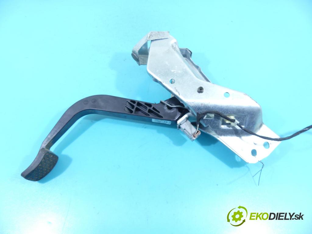 Opel Zafira B 2005-2014 1.7 cdti 125 HP manual 92 kW 1686 cm3 5- pedále 13192503 (Pedále)