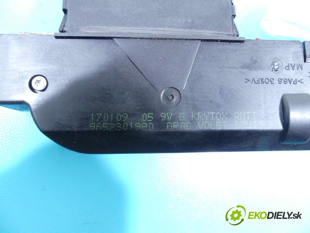 Citroen C4 I 2004-2011 1.6 hdi 109 hp manual 80 kW 1560 cm3 3- zámek kufrových dveří zadní 9652301980