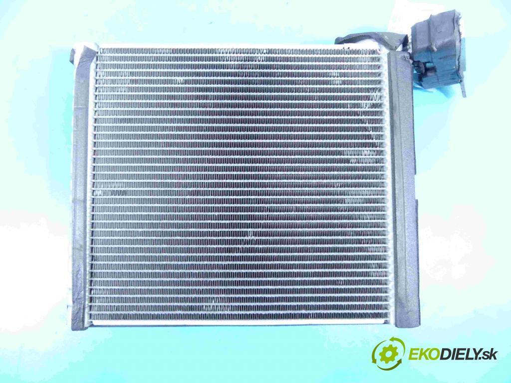 Toyota Avensis III T27 2009-2018 2.0 D4D 143 hp manual 105 kW 1995 cm3 5- radiátor  (Radiátory topení)