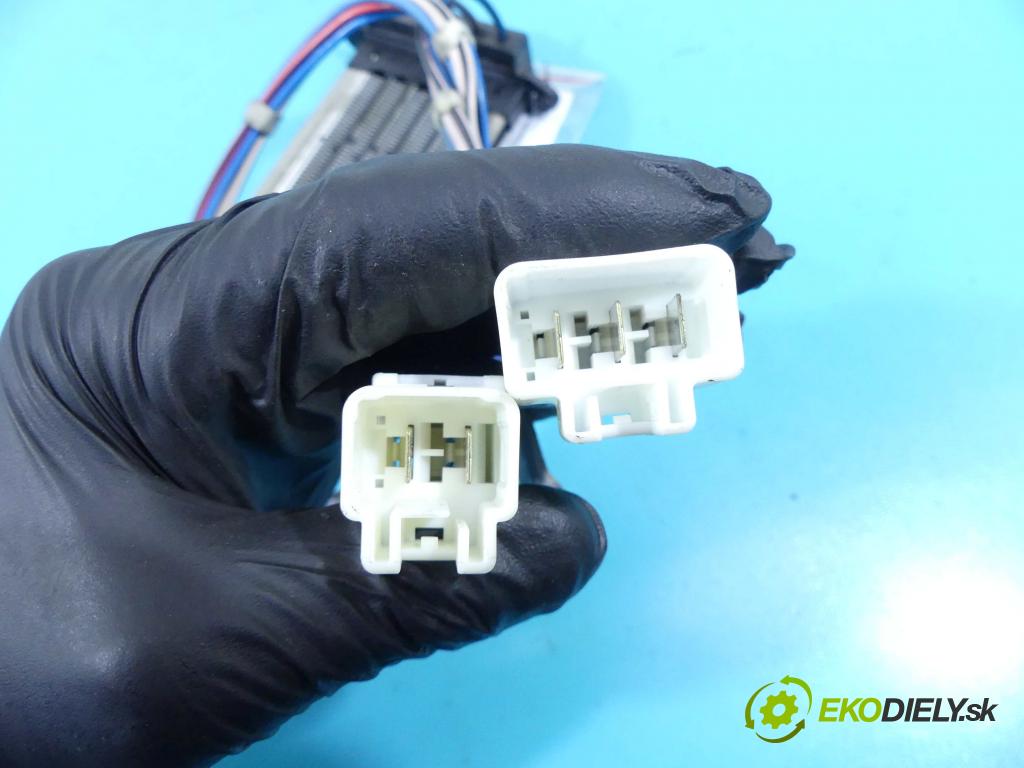 Toyota Avensis III T27 2009-2018 2.0 D4D 143 hp manual 105 kW 1995 cm3 5- radiátor 013410-0251 (Radiátory topení)