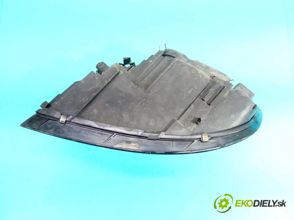 Volvo S40 II 2004-2012 1.6 hdi 109 HP manual 80 kW 1560 cm3 4- Reflektor: pravý  (Pravé)