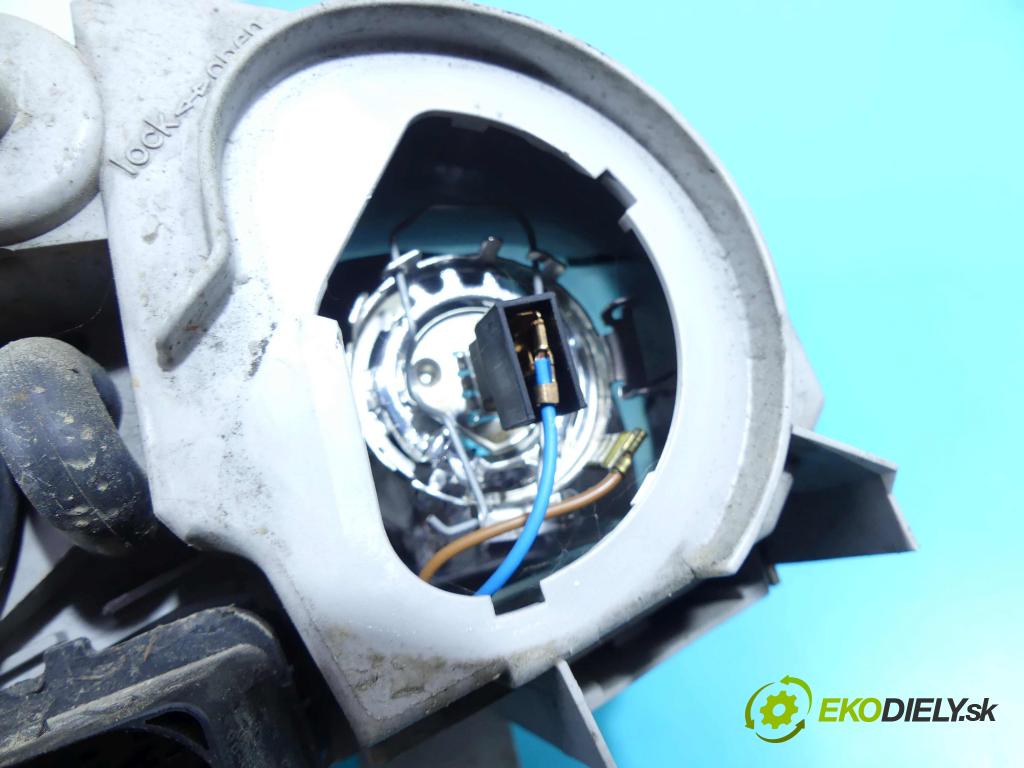 Alfa romeo 147 1.6 16v 105 HP manual 77 kW 1598 cm3 5- Reflektor: pravý 0301186204 (Pravé)