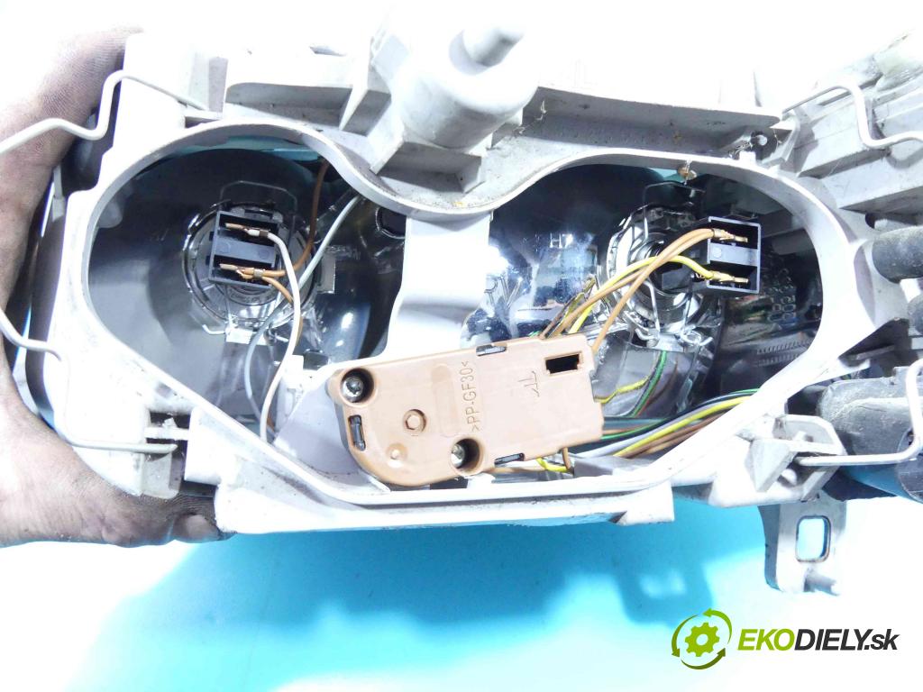 Alfa romeo 147 1.6 16v 105 HP manual 77 kW 1598 cm3 5- Reflektor: pravý 0301186204 (Pravé)