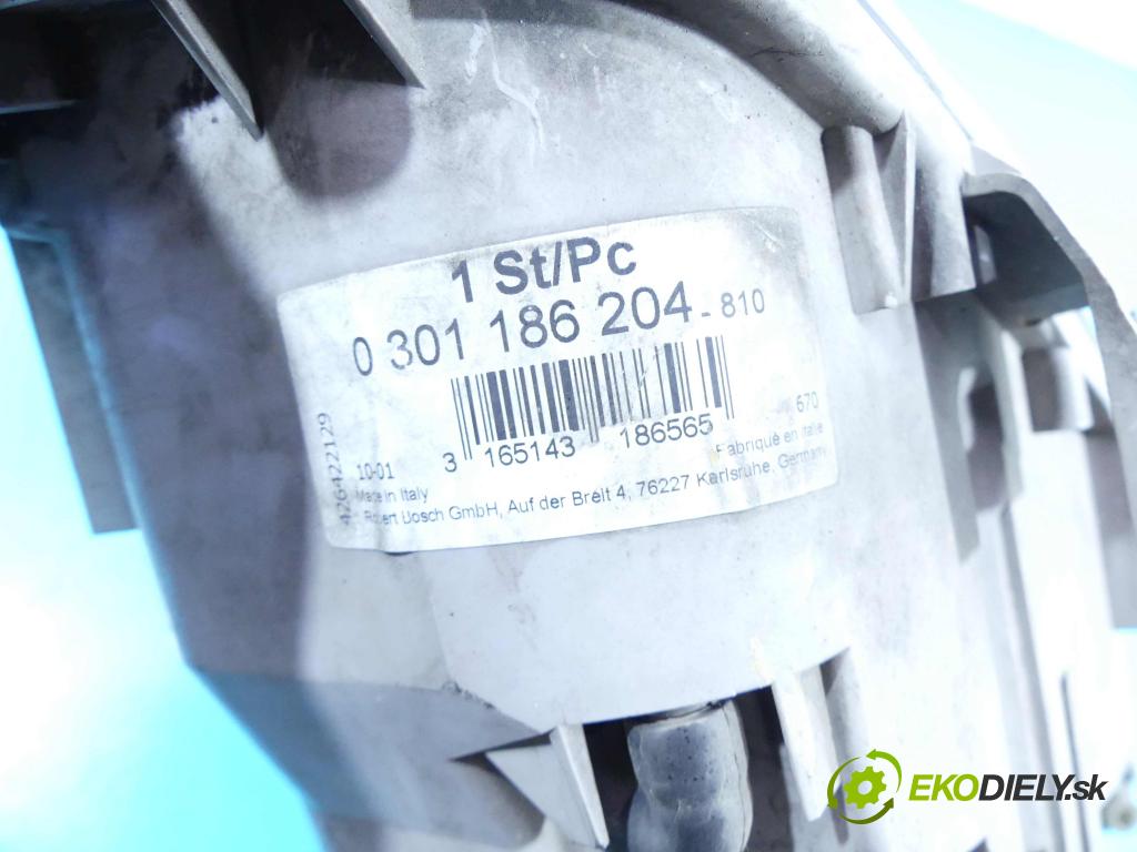 Alfa romeo 147 1.6 16v 105 HP manual 77 kW 1598 cm3 5- Reflektor: pravý 0301186204 (Pravé)