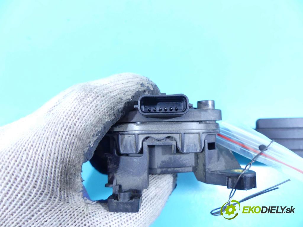 Renault Clio IV 2012-2019 1.5 dci 75 HP manual 55 kW 1461 cm3 5- pedále 180029347R (Pedále)