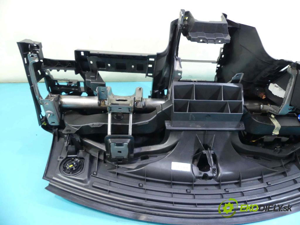 Citroen C3 II 2009-2016 1.4 hdi 68 HP manual 50 kW 1398 cm3 5- kokpit,pristrojová doska rozdeľovacia