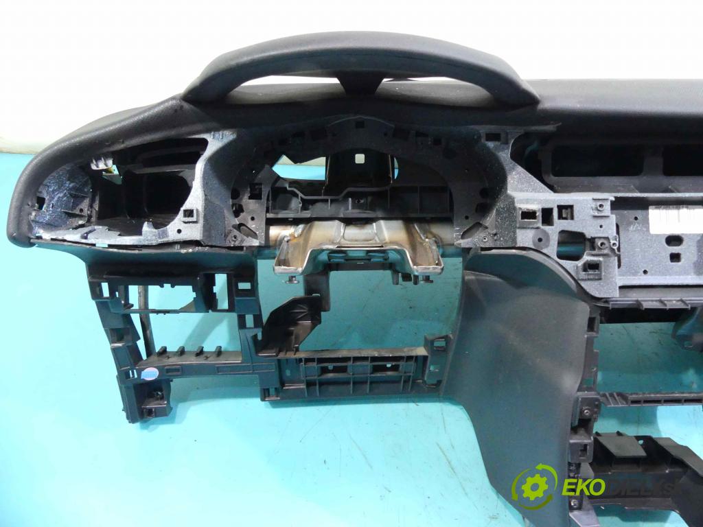 Citroen C3 II 2009-2016 1.4 hdi 68 HP manual 50 kW 1398 cm3 5- kokpit,pristrojová doska rozdeľovacia