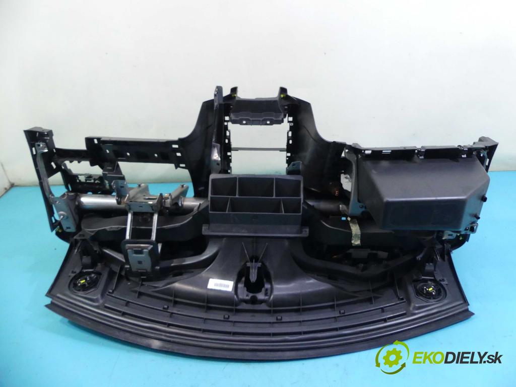 Citroen C3 II 2009-2016 1.4 hdi 68 HP manual 50 kW 1398 cm3 5- kokpit,pristrojová doska rozdeľovacia
