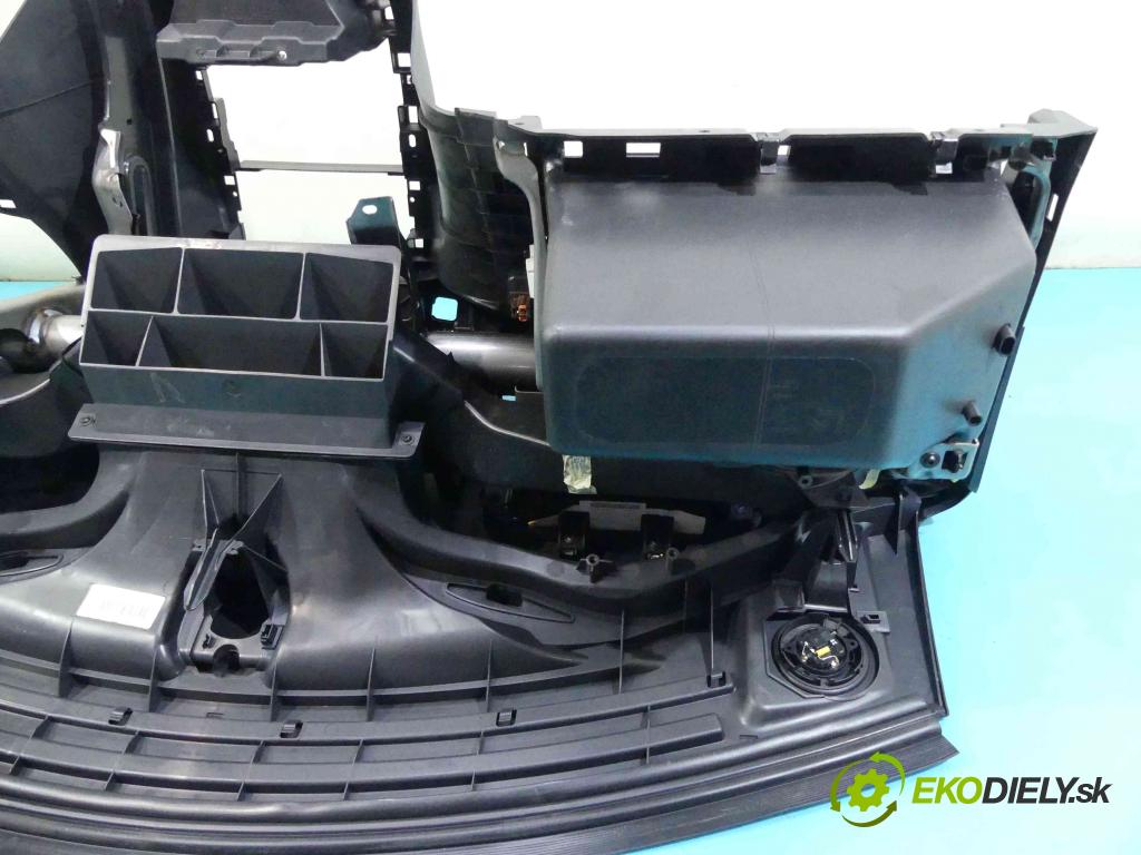 Citroen C3 II 2009-2016 1.4 hdi 68 HP manual 50 kW 1398 cm3 5- kokpit,pristrojová doska rozdeľovacia