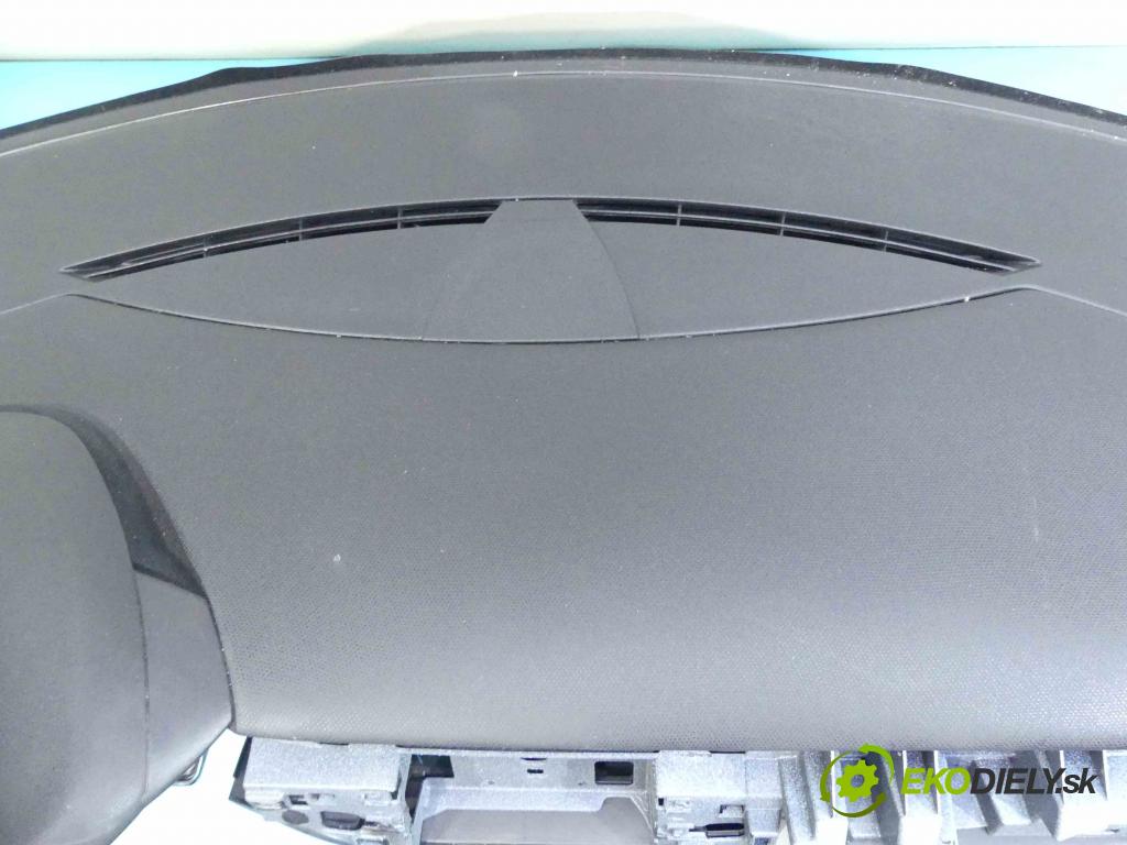 Citroen C3 II 2009-2016 1.4 hdi 68 HP manual 50 kW 1398 cm3 5- kokpit,pristrojová doska rozdeľovacia
