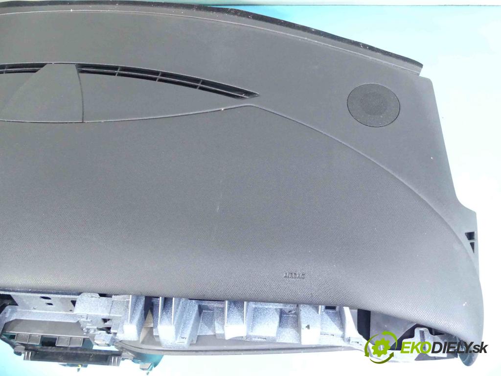 Citroen C3 II 2009-2016 1.4 hdi 68 HP manual 50 kW 1398 cm3 5- kokpit,pristrojová doska rozdeľovacia