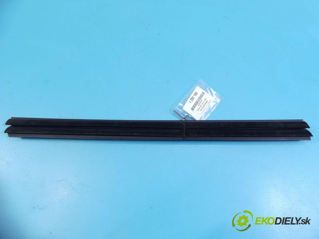 Suzuki SX4 S-Cross 2013-2021 1.4 T 140 hp manual 103 kW 1373 cm3 5- Těsnění: dveře zadní pravé  (Ostatní)