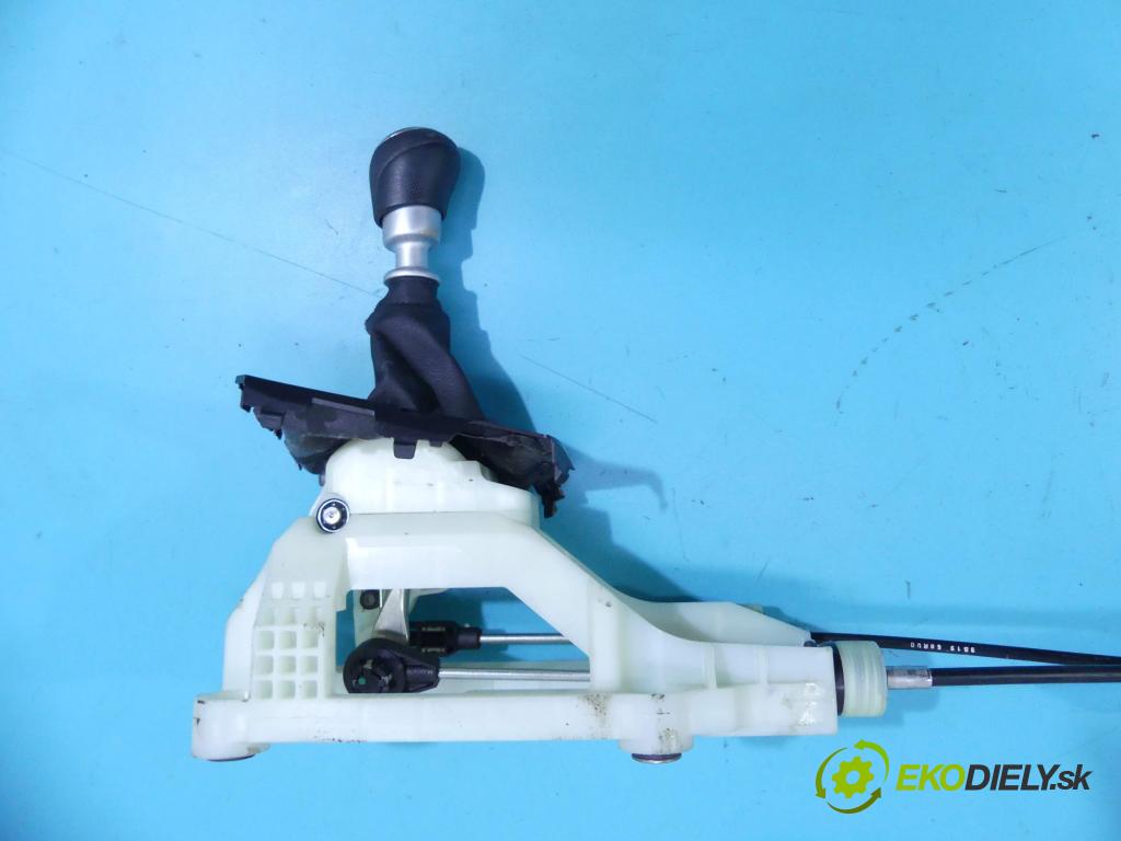 Suzuki SX4 II 2013-2021 1.4 T 140 HP manual 103 kW 1373 cm3 5- Páka: Změny: stupeň,rýchlosť  (Rýchlostné páky / kulisy)