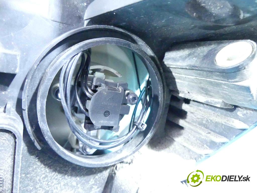 Opel Zafira B 2005-2014 1.7 cdti 110 HP manual 81 kW 1686 cm3 5- Reflektor: pravý 13260845RH (Pravé)