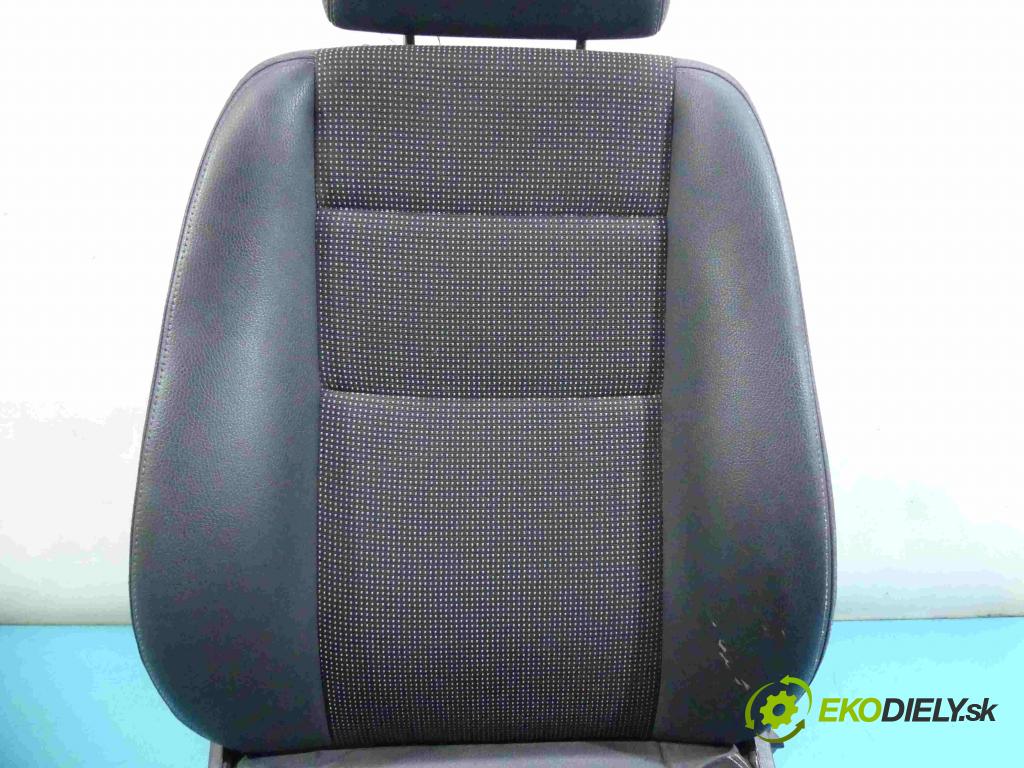 Opel Zafira B 2005-2014 1.7 cdti 110 HP manual 81 kW 1686 cm3 5- Sedačka pravý  (Sedačky, sedadlá)