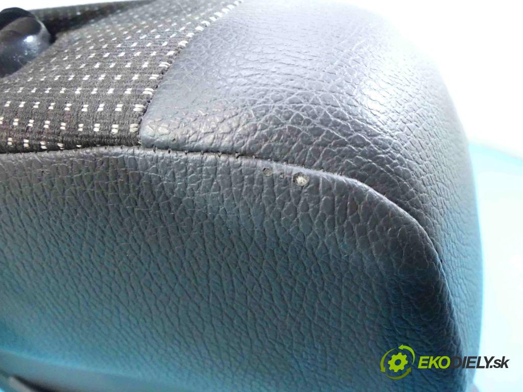 Opel Zafira B 2005-2014 1.7 cdti 110 HP manual 81 kW 1686 cm3 5- Sedačka pravý  (Sedačky, sedadlá)