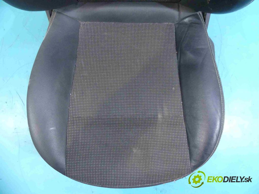 Opel Zafira B 2005-2014 1.7 cdti 110 HP manual 81 kW 1686 cm3 5- Sedačka pravý  (Sedačky, sedadlá)