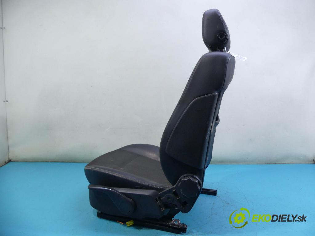 Opel Zafira B 2005-2014 1.7 cdti 110 HP manual 81 kW 1686 cm3 5- Sedačka pravý  (Sedačky, sedadlá)