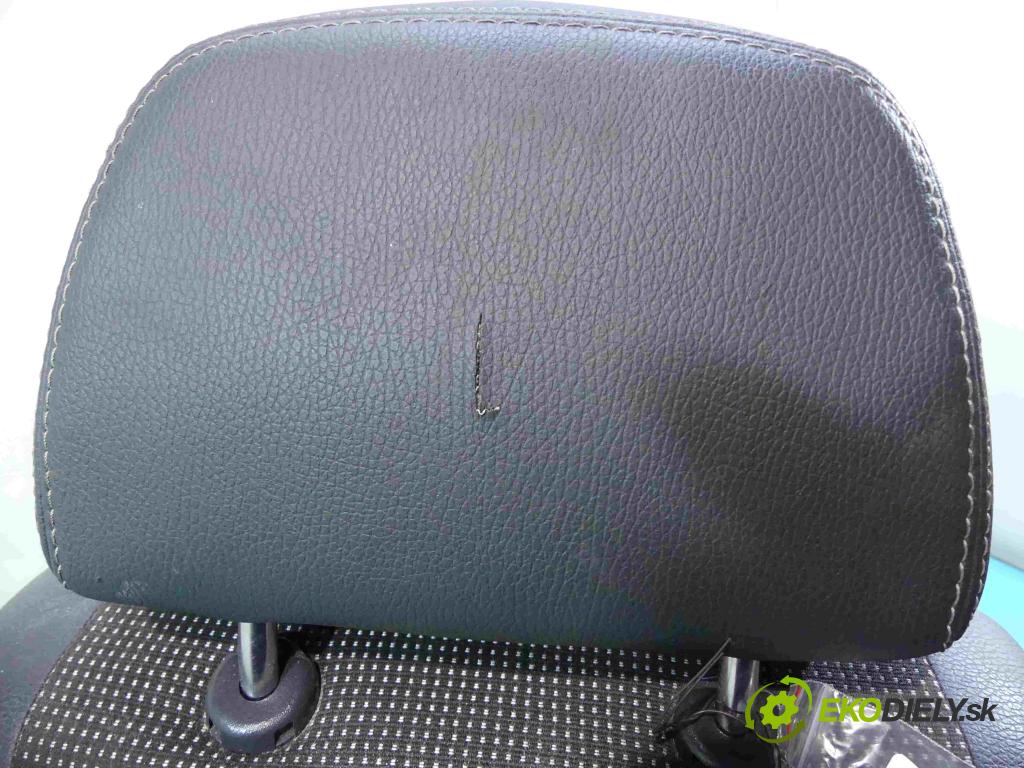 Opel Zafira B 2005-2014 1.7 cdti 110 HP manual 81 kW 1686 cm3 5- Sedačka pravý  (Sedačky, sedadlá)