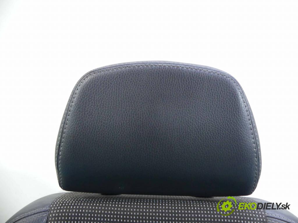 Opel Zafira B 2005-2014 1.7 cdti 110 HP manual 81 kW 1686 cm3 5- Sedačka pravý  (Sedačky, sedadlá)