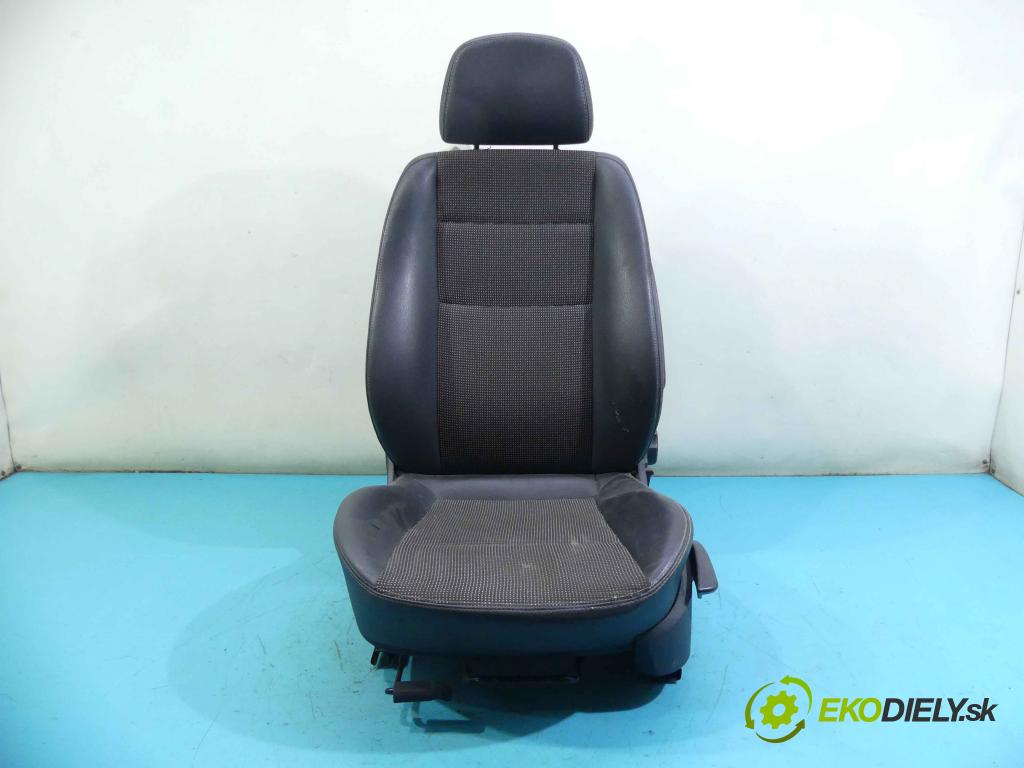 Opel Zafira B 2005-2014 1.7 cdti 110 HP manual 81 kW 1686 cm3 5- Sedačka pravý  (Sedačky, sedadlá)