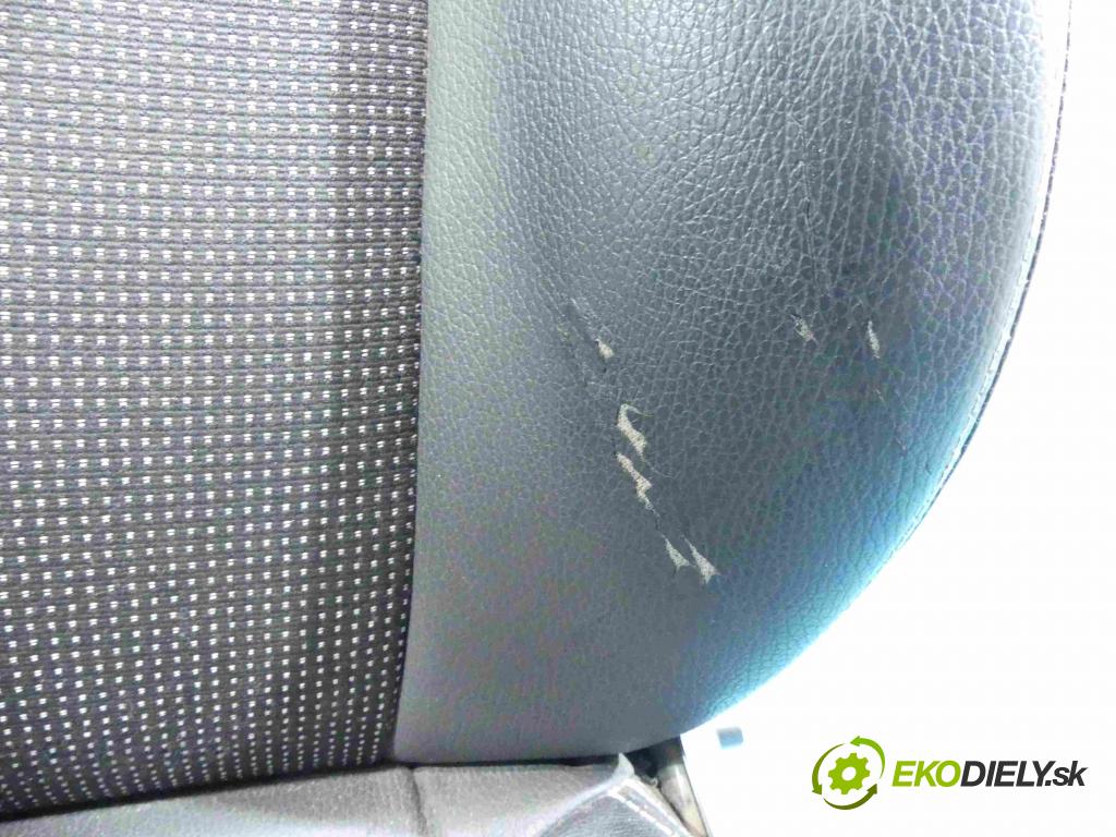 Opel Zafira B 2005-2014 1.7 cdti 110 HP manual 81 kW 1686 cm3 5- Sedačka pravý  (Sedačky, sedadlá)