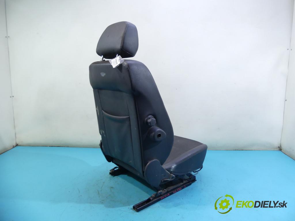 Opel Zafira B 2005-2014 1.7 cdti 110 HP manual 81 kW 1686 cm3 5- Sedačka pravý  (Sedačky, sedadlá)