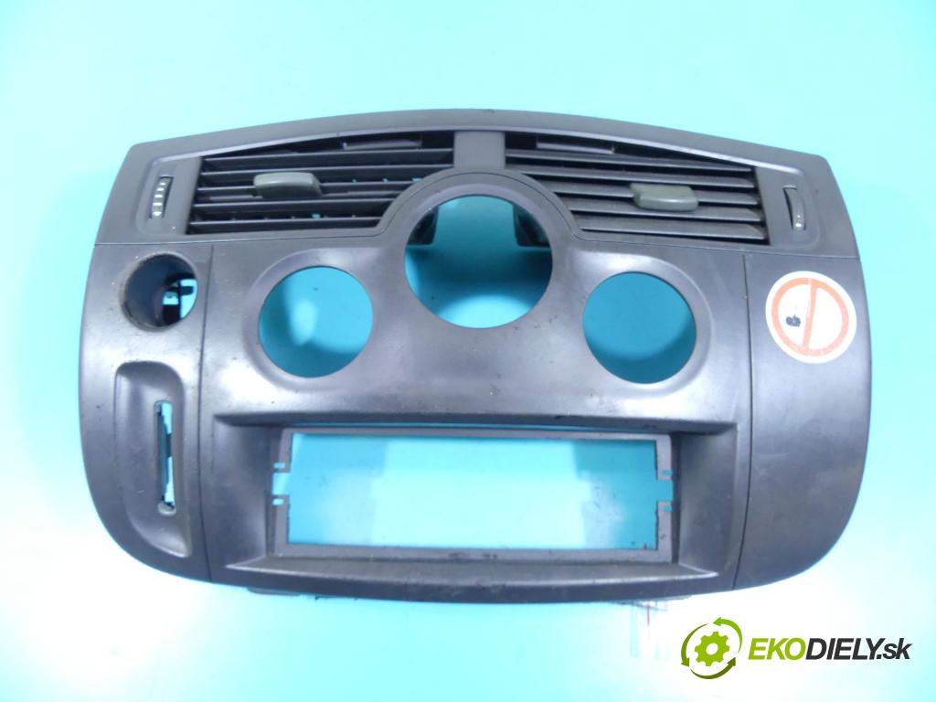 Renault Scenic II 2003-2009 2.0 16v 133 HP manual 98 kW 1998 cm3 5- Mřížka: kúrenia stredová 8200140713 (Mriežky kúrenia (fukáre))