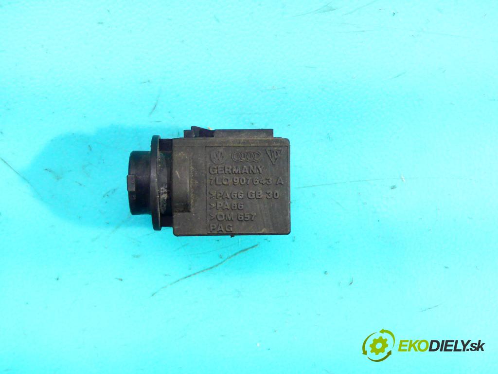 Vw Touareg I 2002-2010 3.0 tdi 224 hp automatic 165 kW 2967 cm3 5- snímač Číslo:: vzduchu 7L0907643A