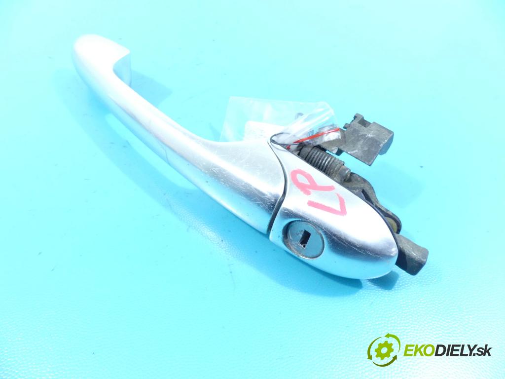 Alfa romeo 147 1.6 16v 105 HP manual 77 kW 1598 cm3 3- rukoväť predné ľavé mimo:  (Vonkajšie predné ľavé)