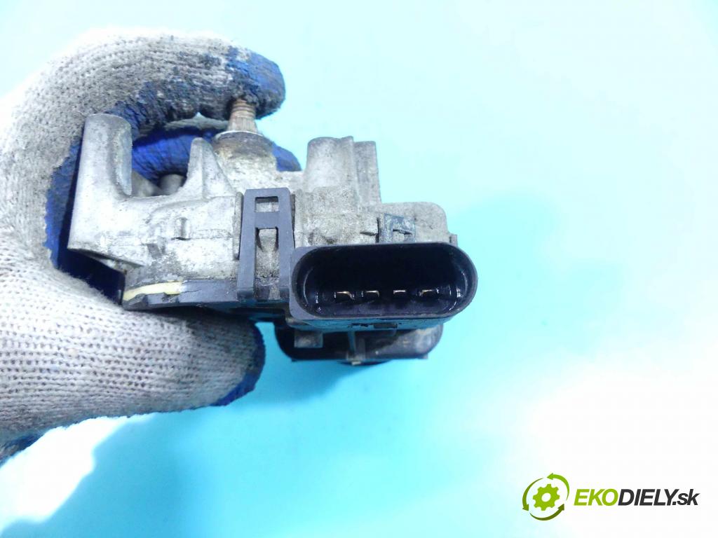 Alfa romeo 147 1.6 16v 105 HP manual 77 kW 1598 cm3 3- motor stieračov predné 0390241514