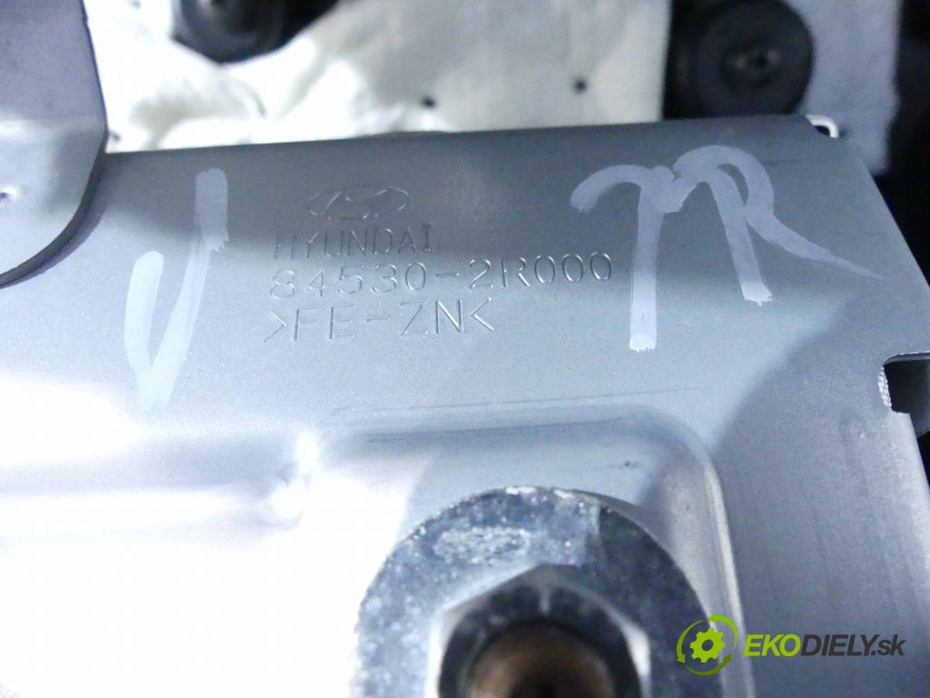 Hyundai I30 I 2007-2012 1.6 crdi 116 HP manual 85 kW 1582 cm3 5- kokpit,pristrojová doska rozdeľovacia